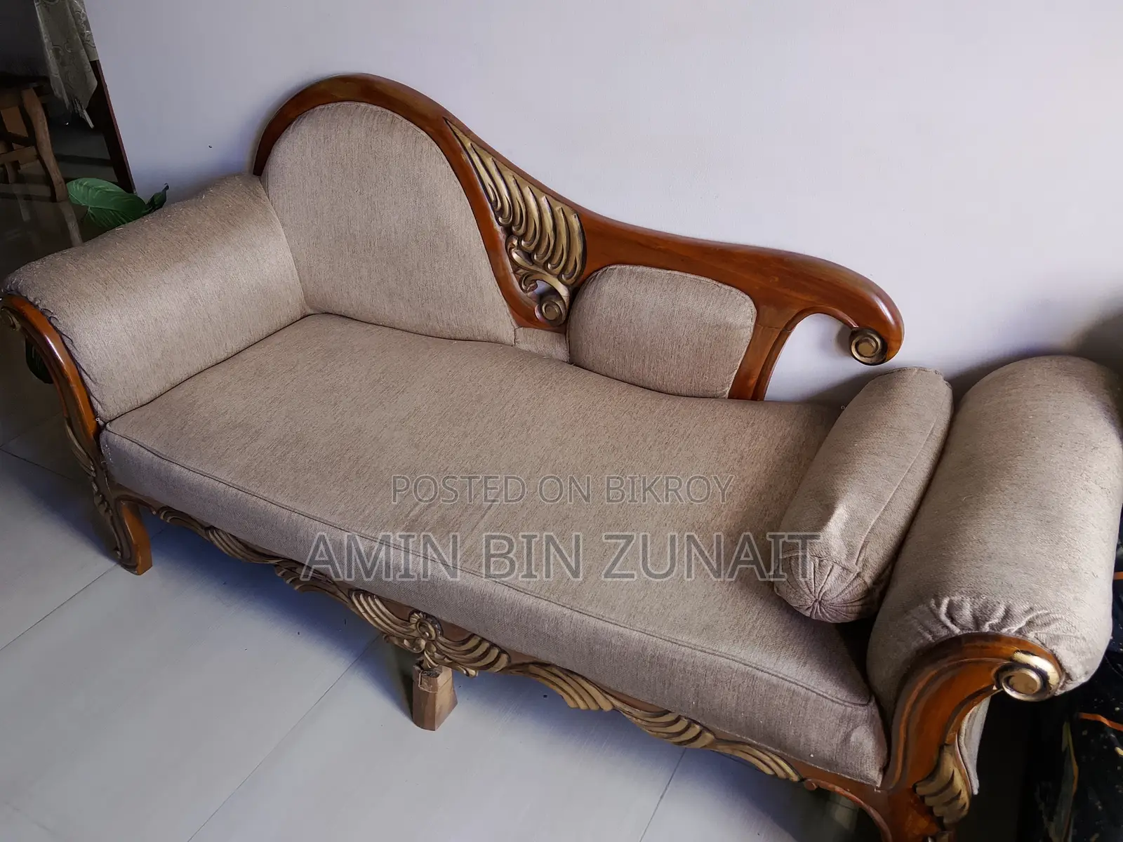Divan for Sale. Used for 4 Years. Divan Er Middle Ektu Bhanga.