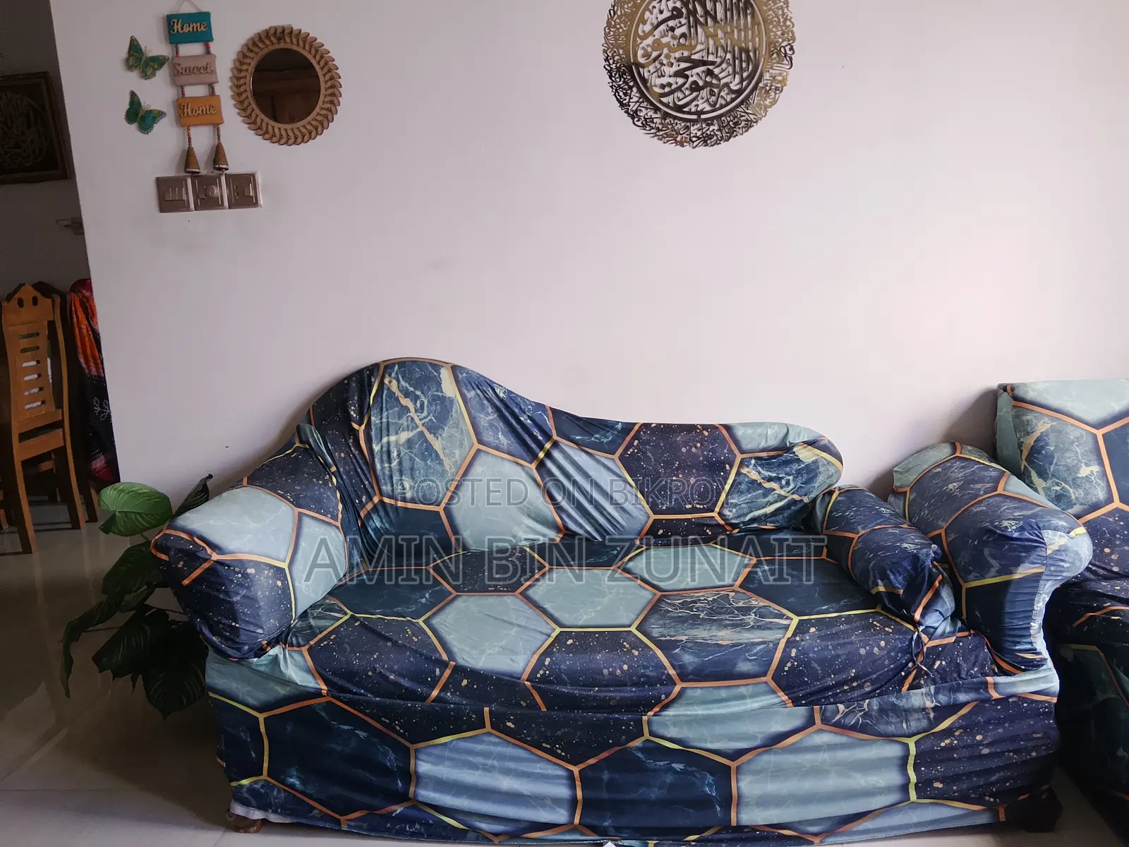 Divan for Sale. Used for 4 Years. Divan Er Middle Ektu Bhanga.