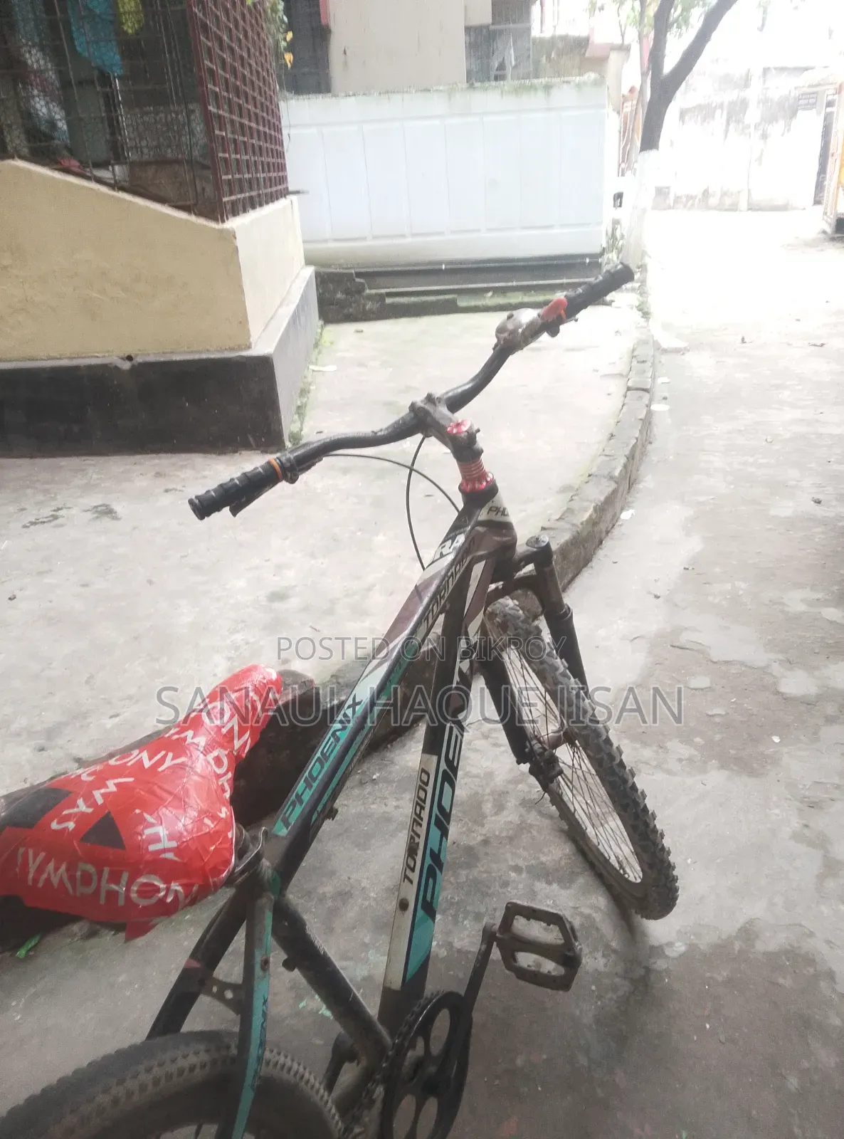 The bicycle is absolutely running and new