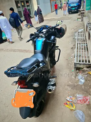 ইয়ামাহা ফাজার ভি২ ২০২০ কালো