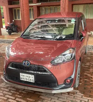 টয়োটা সিয়েন্টা ২০১৫ লাল