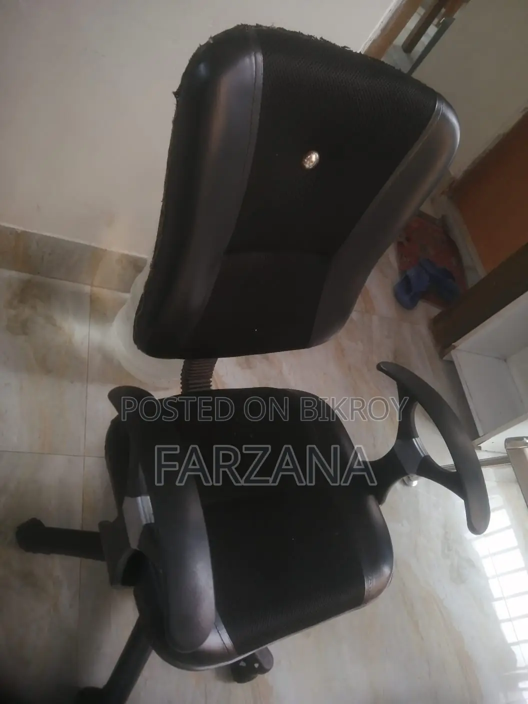 Used in the office. Selling because I will buy a new one.