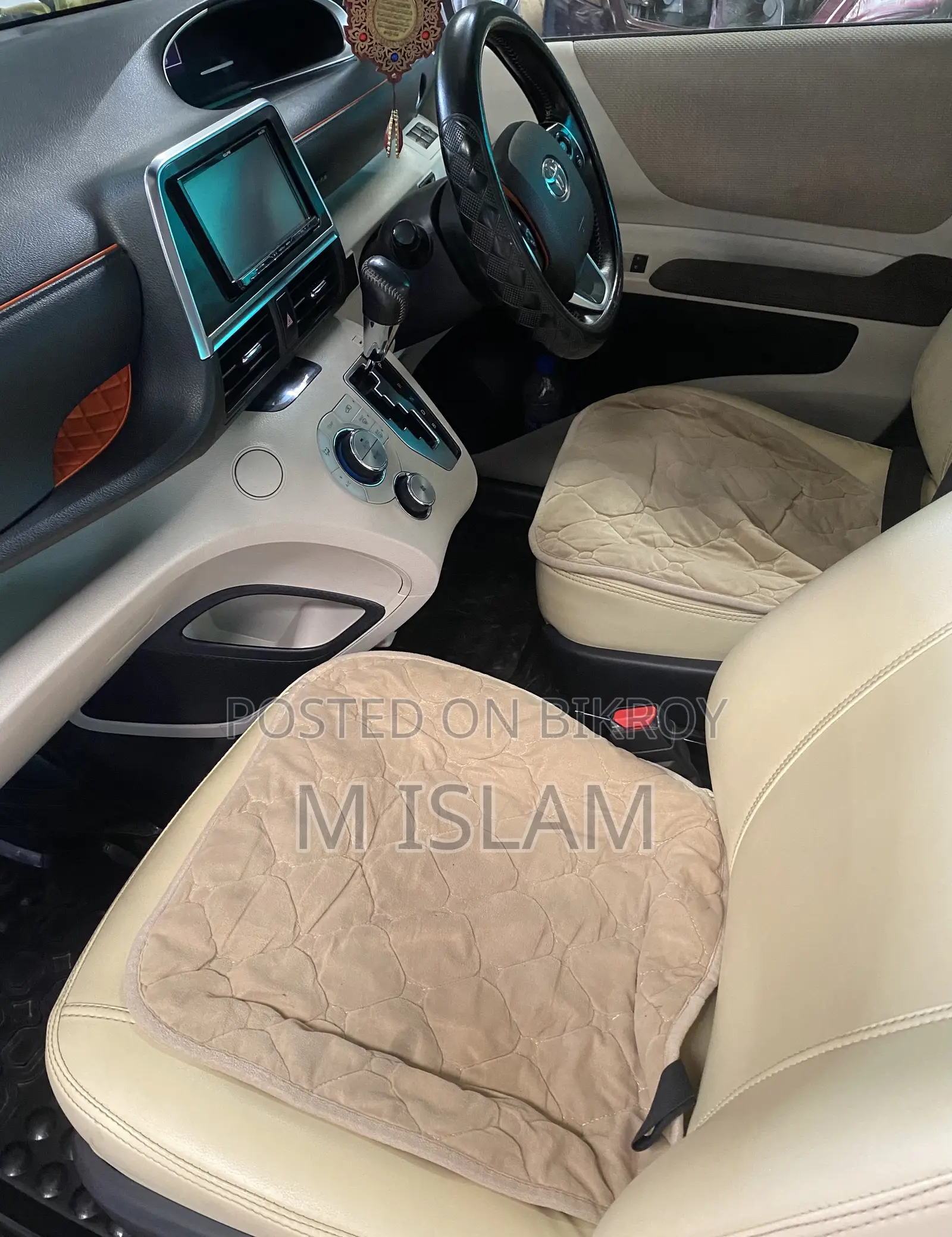 Toyota Sienta 2015 Red