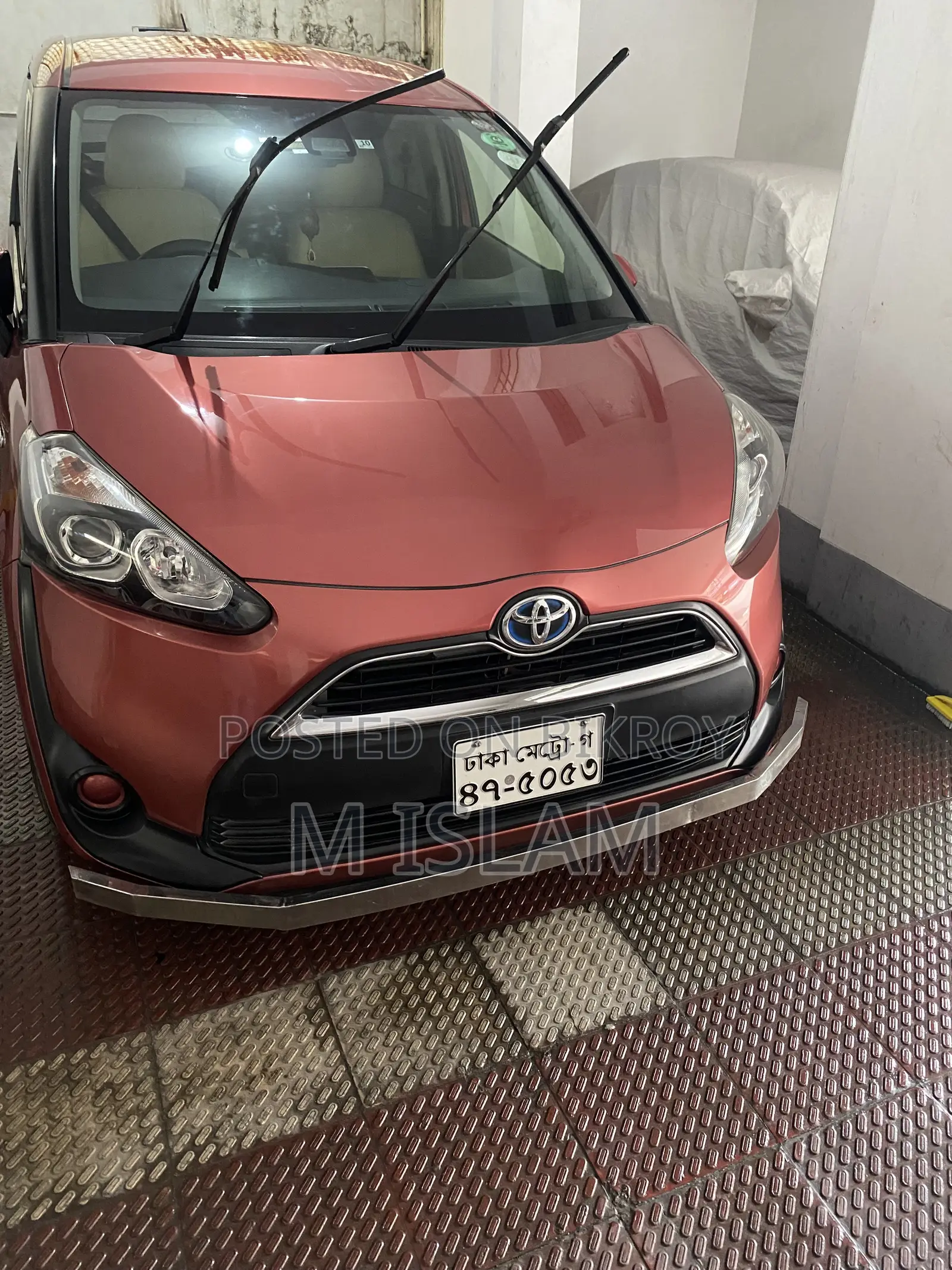 Toyota Sienta 2015 Red