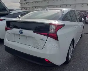 Toyota Prius 2021 Pearl