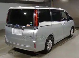 Toyota Noah 1.8 FWD Hybrid (7 seater) 2021 Silver