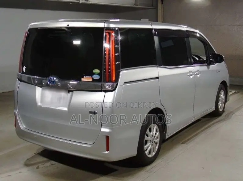 Toyota Noah 1.8 FWD Hybrid (7 seater) 2021 Silver