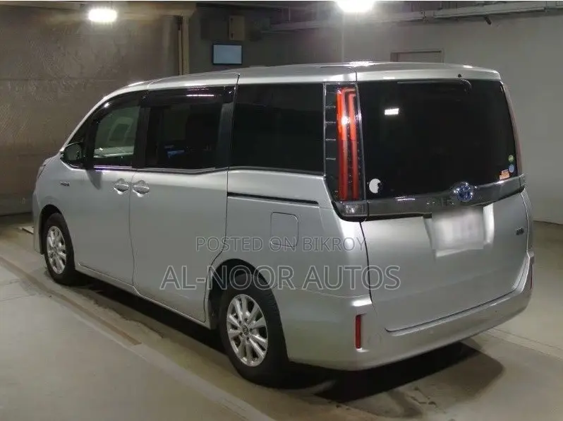 Toyota Noah 1.8 FWD Hybrid (7 seater) 2021 Silver