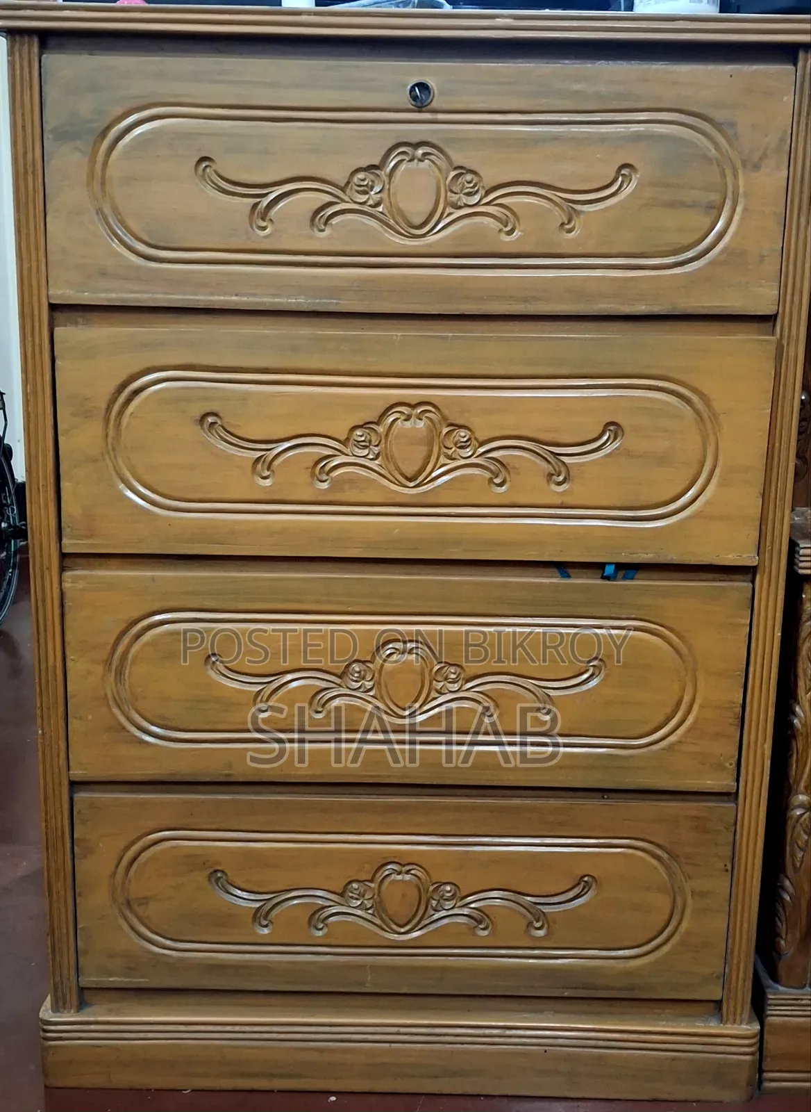 Four-compartment Wardrobe
