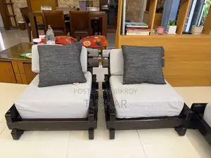 সোভা সেল উইথ সেন্টার টেবিল