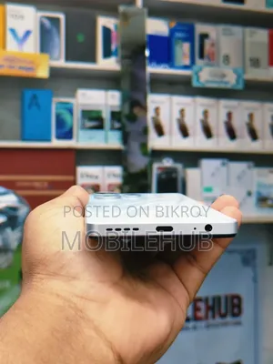 ইনফিনিক্স হট ৩০ ১২৮ জিবি সাদা