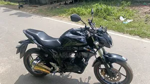 সুজুকি জিক্সার ২০১৯ কালো