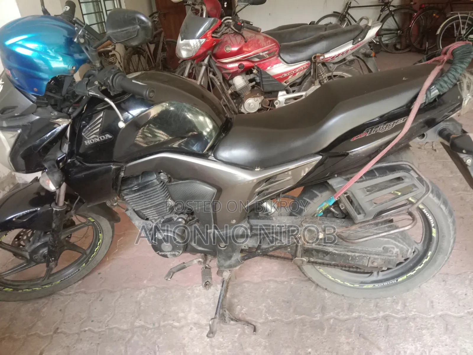 হোন্ডা সিবি ২০১৬ কালো