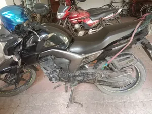 হোন্ডা সিবি ২০১৬ কালো