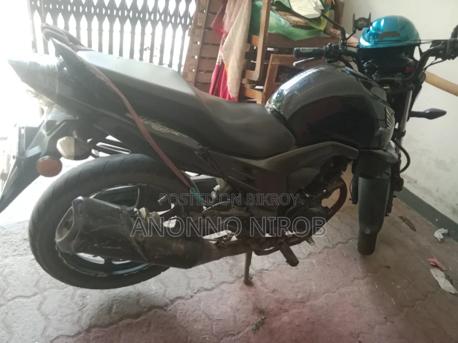 হোন্ডা সিবি ২০১৬ কালো