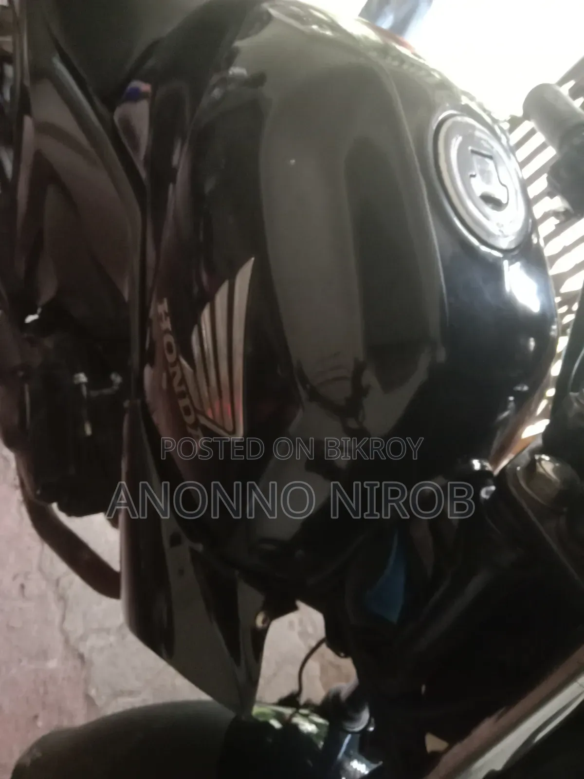 হোন্ডা সিবি ২০১৬ কালো