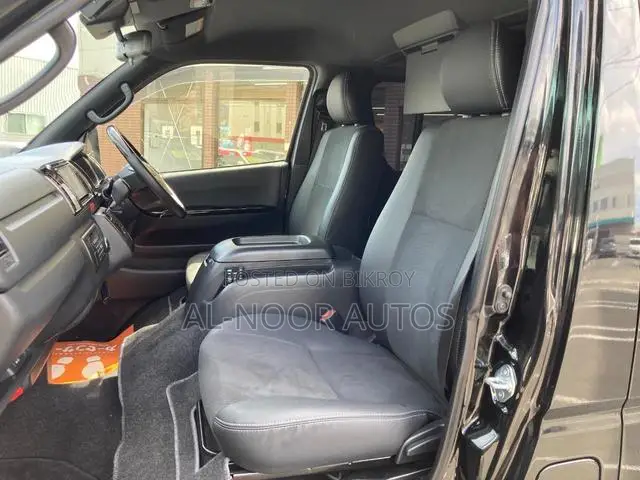 Toyota HiAce 2021 Black