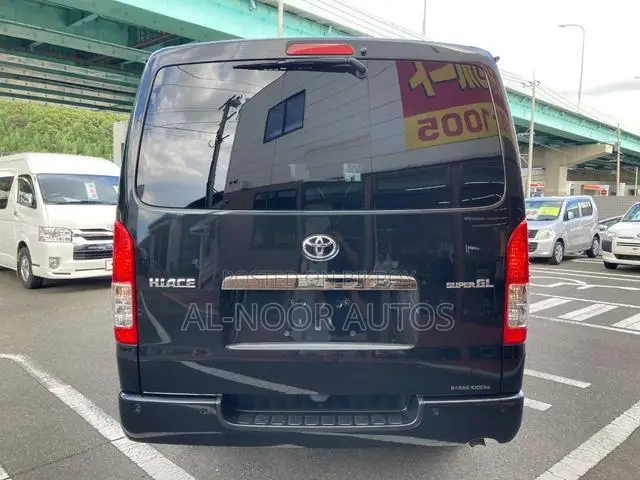 Toyota HiAce 2021 Black