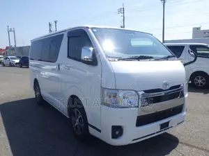 Toyota HiAce 2022