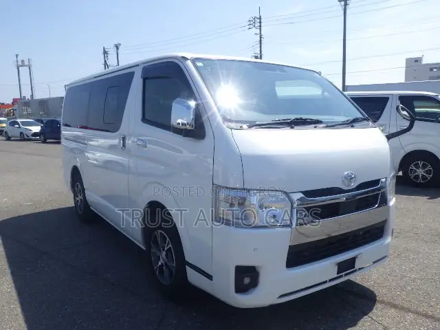 Toyota HiAce 2022