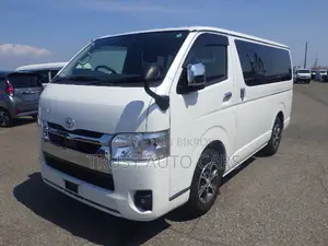 Toyota HiAce 2022
