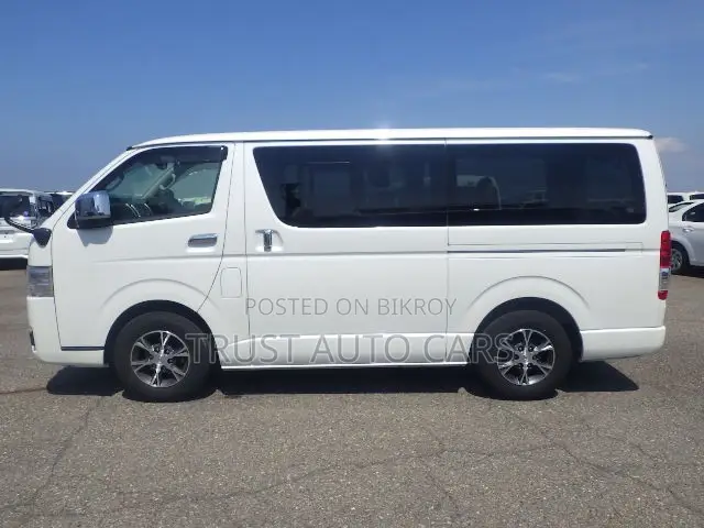 Toyota HiAce 2022