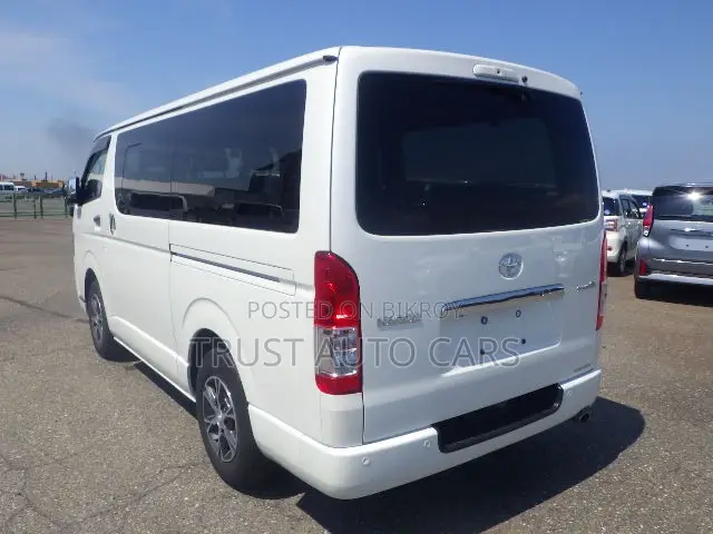 Toyota HiAce 2022