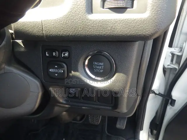Toyota HiAce 2022