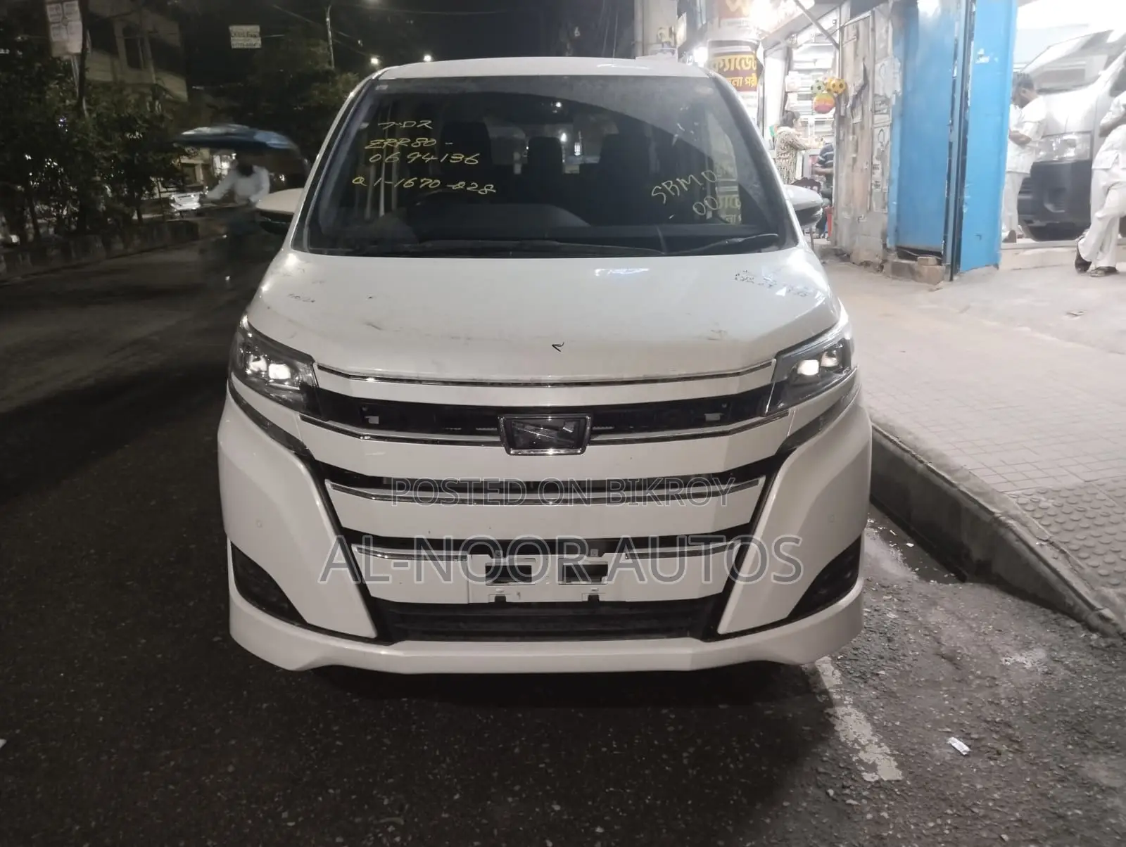 Toyota Noah 2.0 FWD (8 Seater) 2021 Pearl