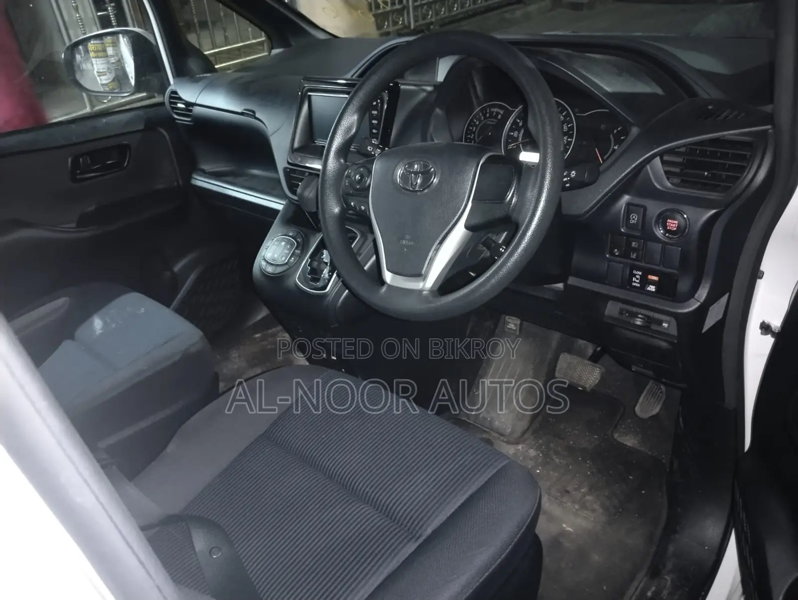 Toyota Noah 2.0 FWD (8 Seater) 2021 Pearl