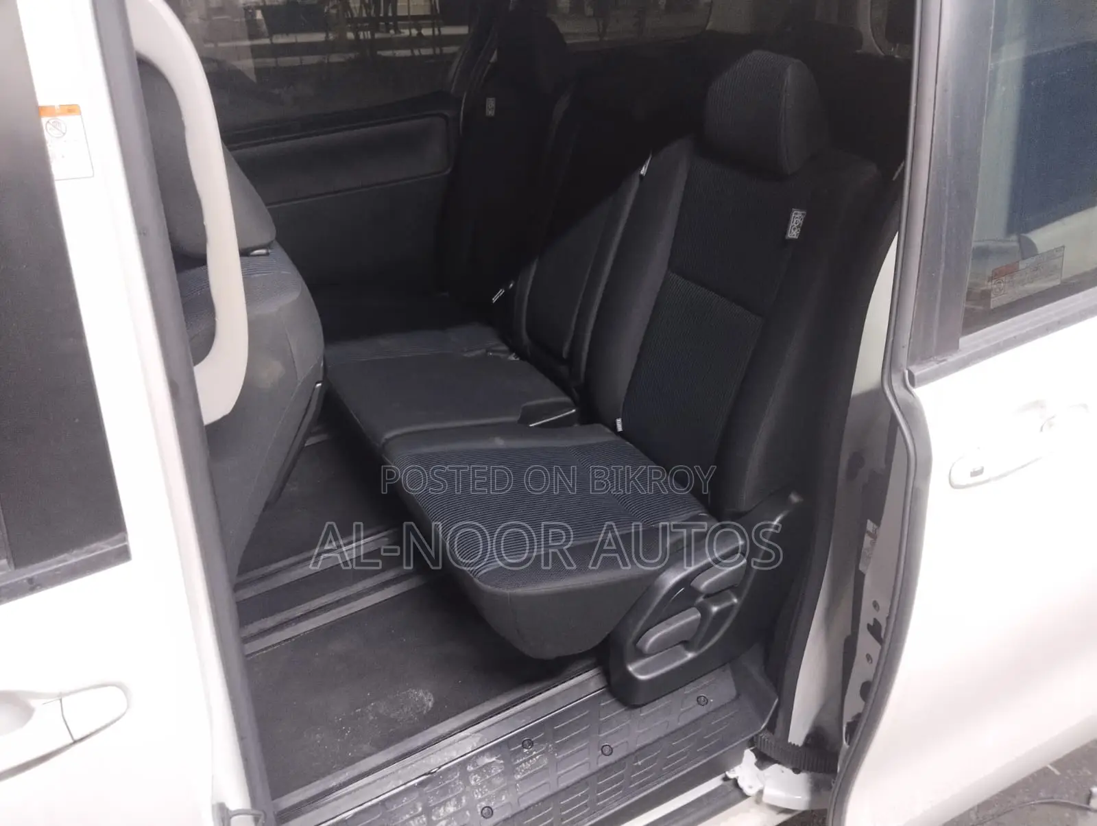 Toyota Noah 2.0 FWD (8 Seater) 2021 Pearl
