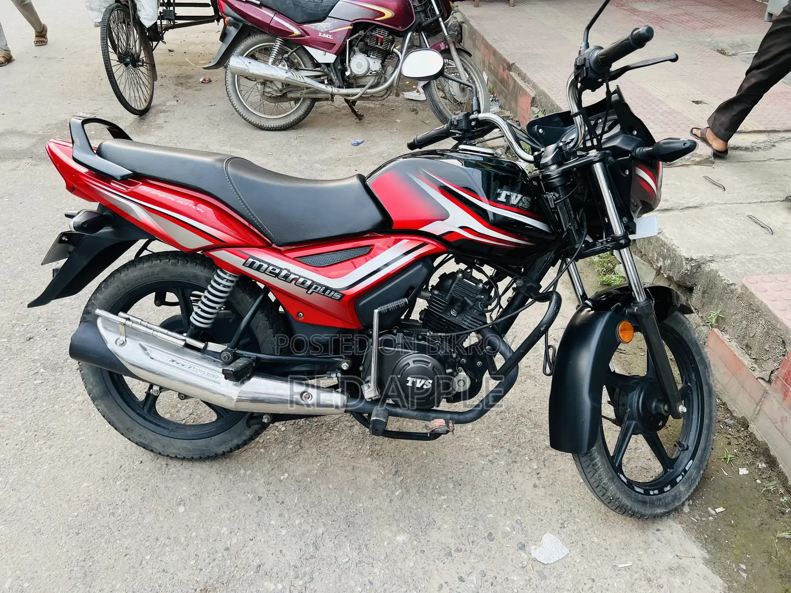 টিভিএস মেট্রো প্লাস ২০২৪ রেড