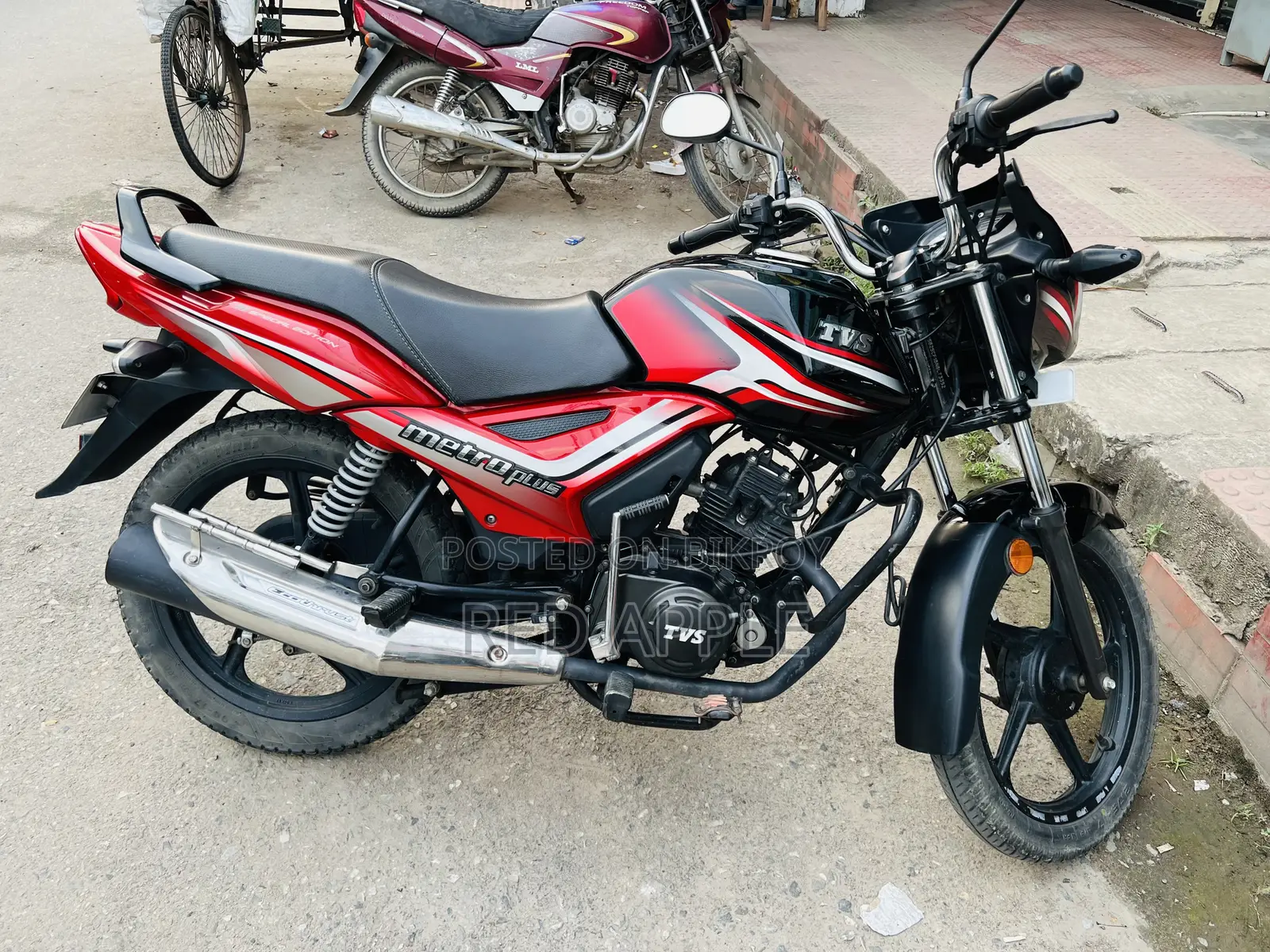 টিভিএস মেট্রো প্লাস ২০২৪ রেড