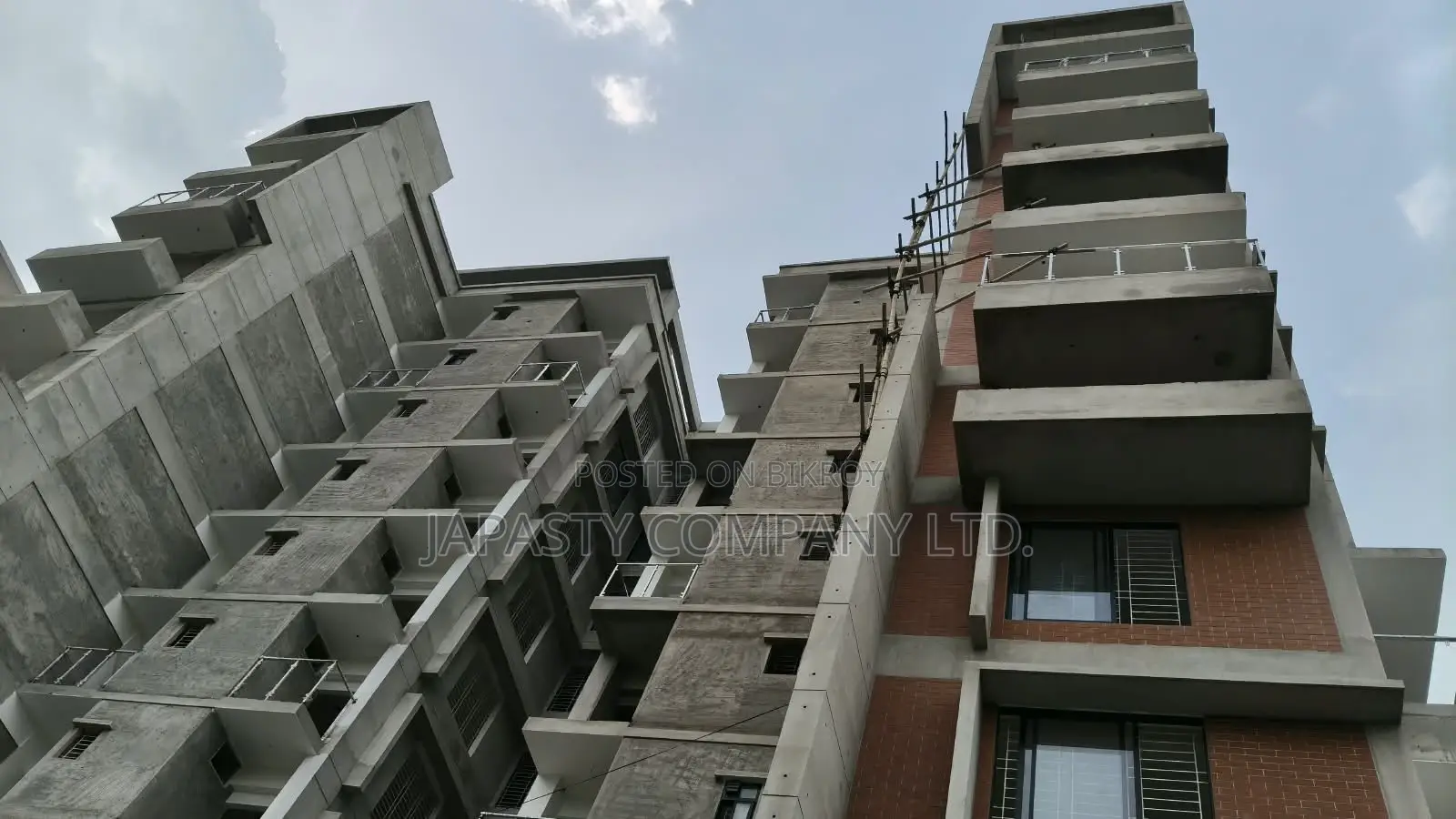 Furnished 4 Bedroom Apartment in Nilima, Basundhara for sale