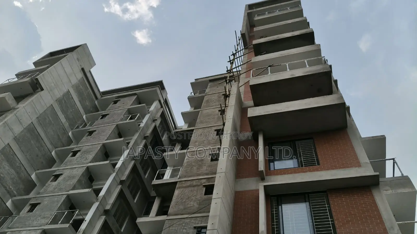 5bdrm Apartment in Japasty, Baridhara for Sale