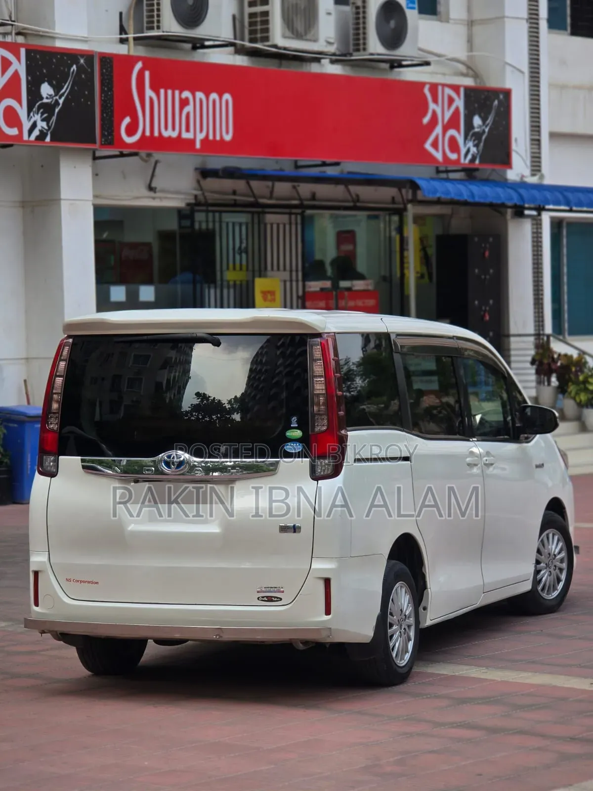 টয়োটা নোহা ২০১৪ পার্ল