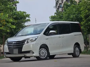 টয়োটা নোহা ২০১৪ পার্ল