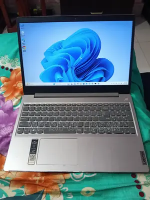 ল্যাপটপ লেনোভো আইডিয়াপ্যাড ৩ ৪জিবি ইন্টেল কোর আই৩ এসএসডি ২৫৬জিবি