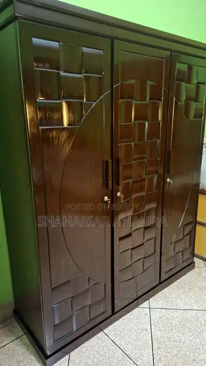 প্রিমিয়াম কানাডিয়ান কাঠের ৩ পাল্লার আলমিরা সুন্দর ও মজবুত কাঠামো