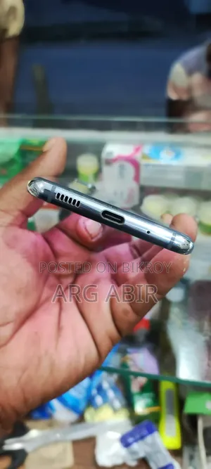 স্যামসাং গ্যালাক্সি এস২০ ৫জি ইউডব্লিউ ১২৮ জিবি ব্রোঞ্জ
