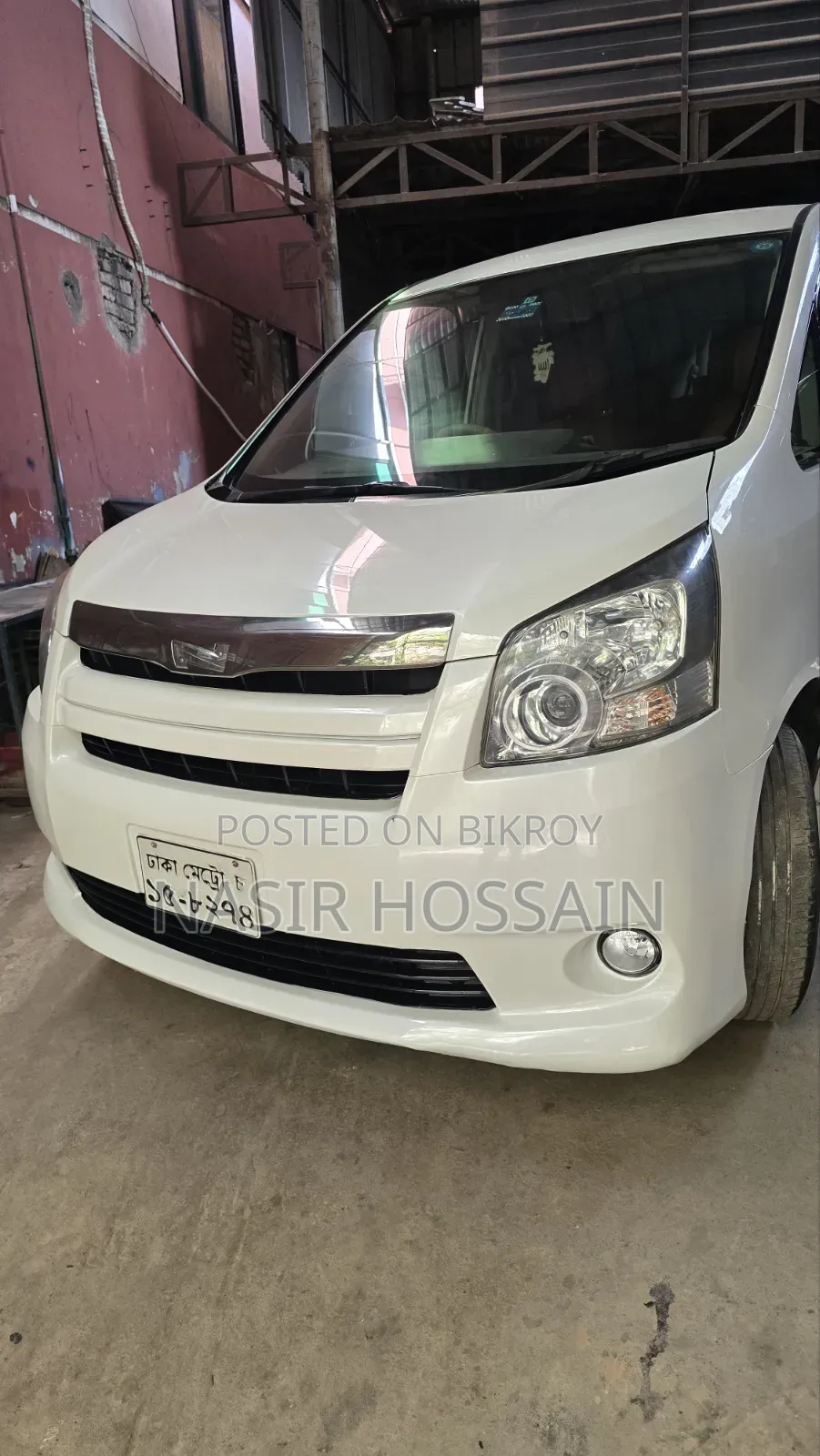 Toyota Noah 2.0 143hp AWD (8 Seater) 2009 White