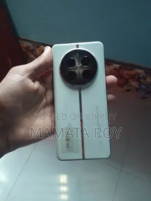 নতুন রিয়েলমি ১২ প্রো ২৫৬ জিবি গোল্ড