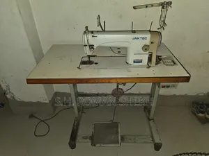 একটি সেলাই মেশিন ও ওভারলক বিক্রি করা হবে