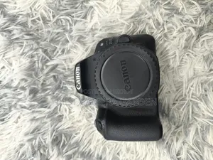 Canon 200D Only Body