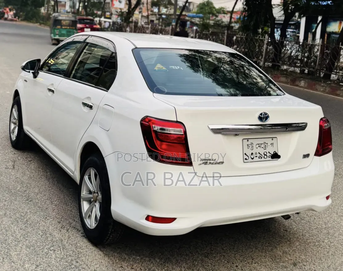 Toyota Axio 1.5 Hybrid 2WD 2015 White