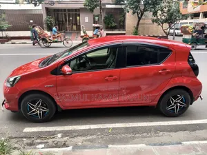 টয়োটা অ্যাকুয়া ২০১২ রেড