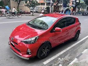 টয়োটা অ্যাকুয়া ২০১২ রেড