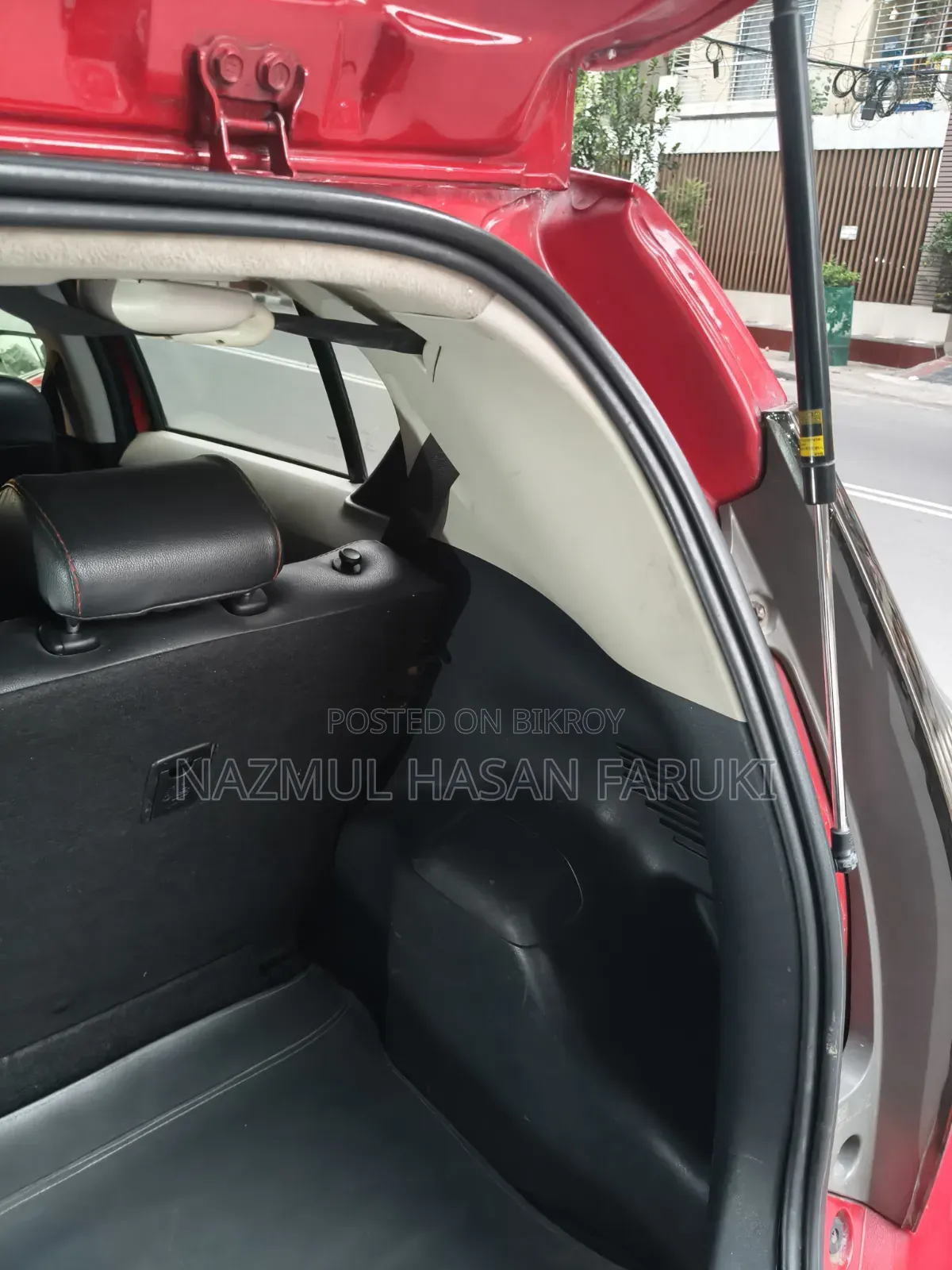 টয়োটা অ্যাকুয়া ২০১২ রেড