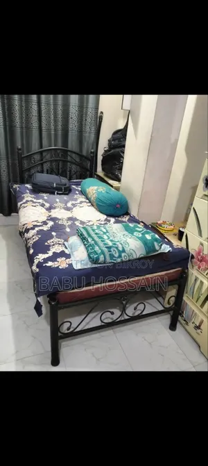 স্টিলের খাট ও ম্যাট্রিক্স
