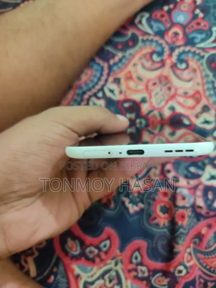 টেকনো পোভা স্লিম ৫জি ২৫৬ জিবি সাদা